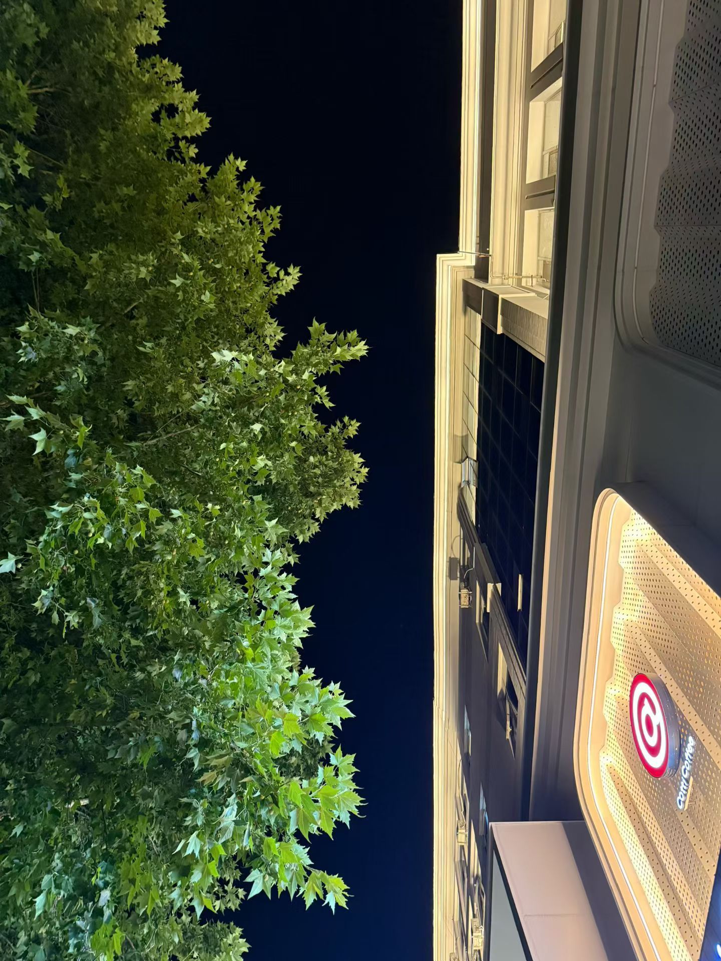地拖了，蜡打了，原来看星，现在看灯 
