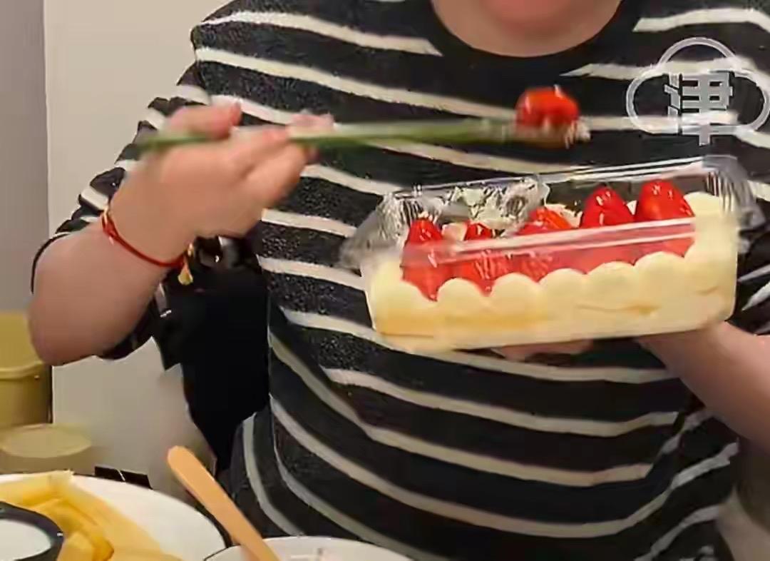 这也太吓人了！孕36周妈妈吃了冰箱里的奶油蛋糕，才5小时就发热紧急入院，还导致宝