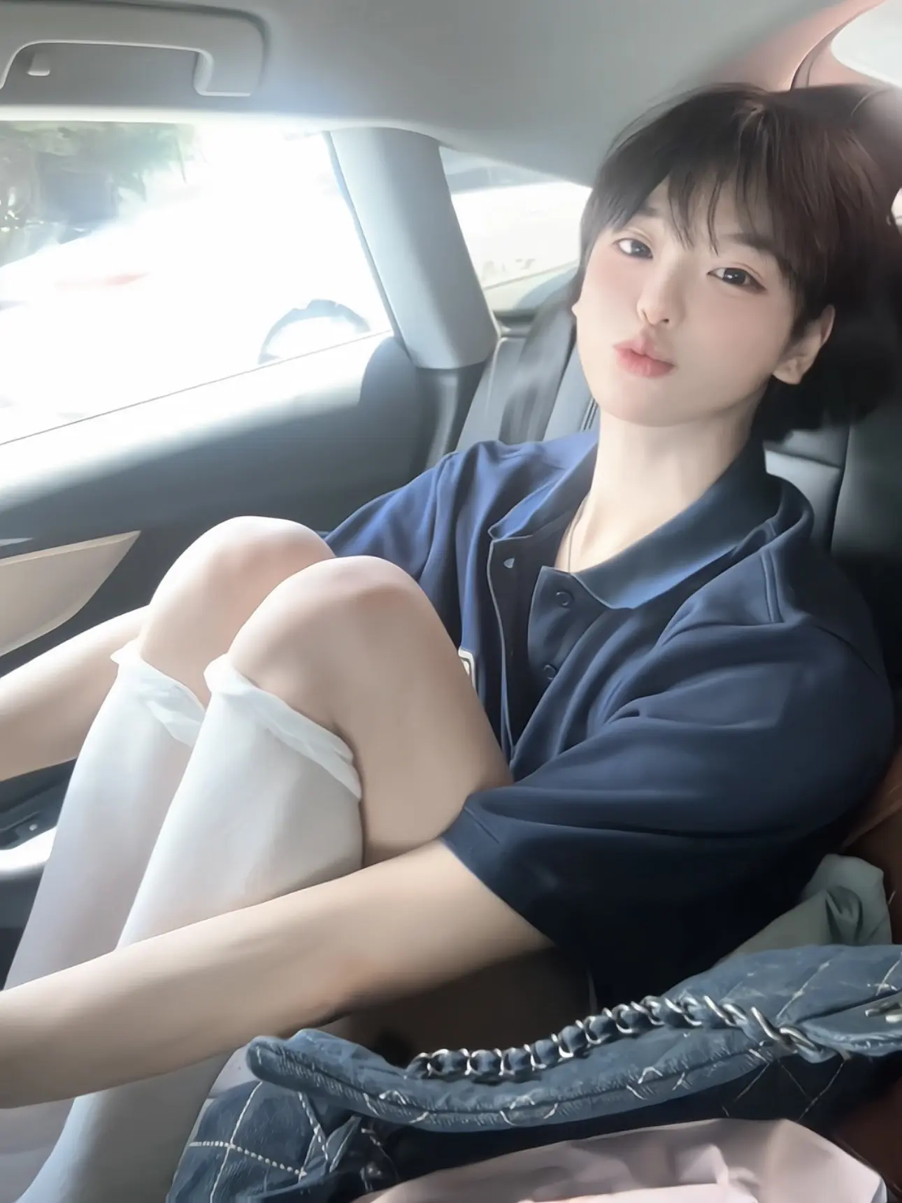 我的胡思乱想可以织十三件毛衣🧶。