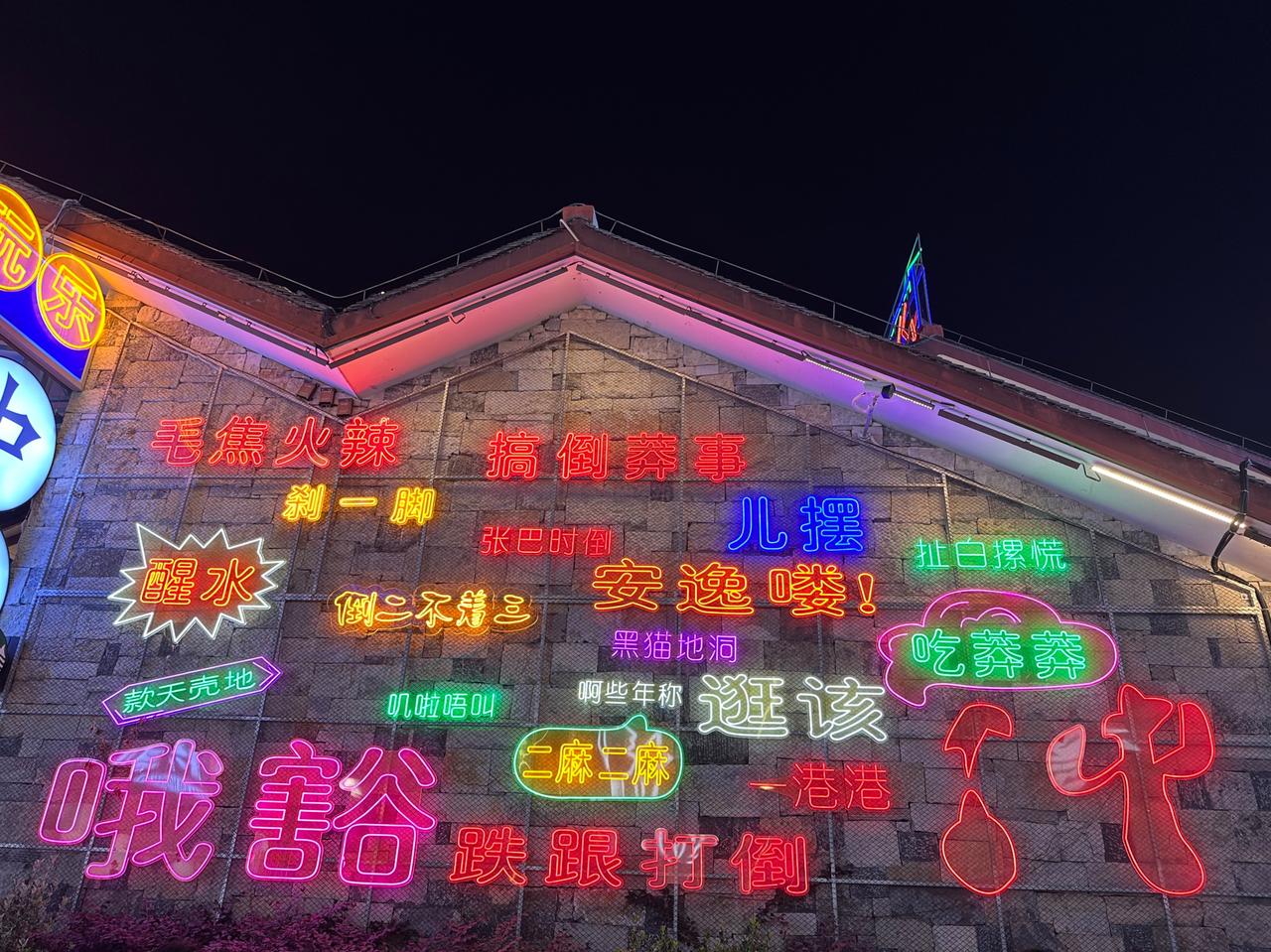 中小学春假，真的来了！
今年政府工作报告明确提出"支持有条件的地方推广中小学春秋