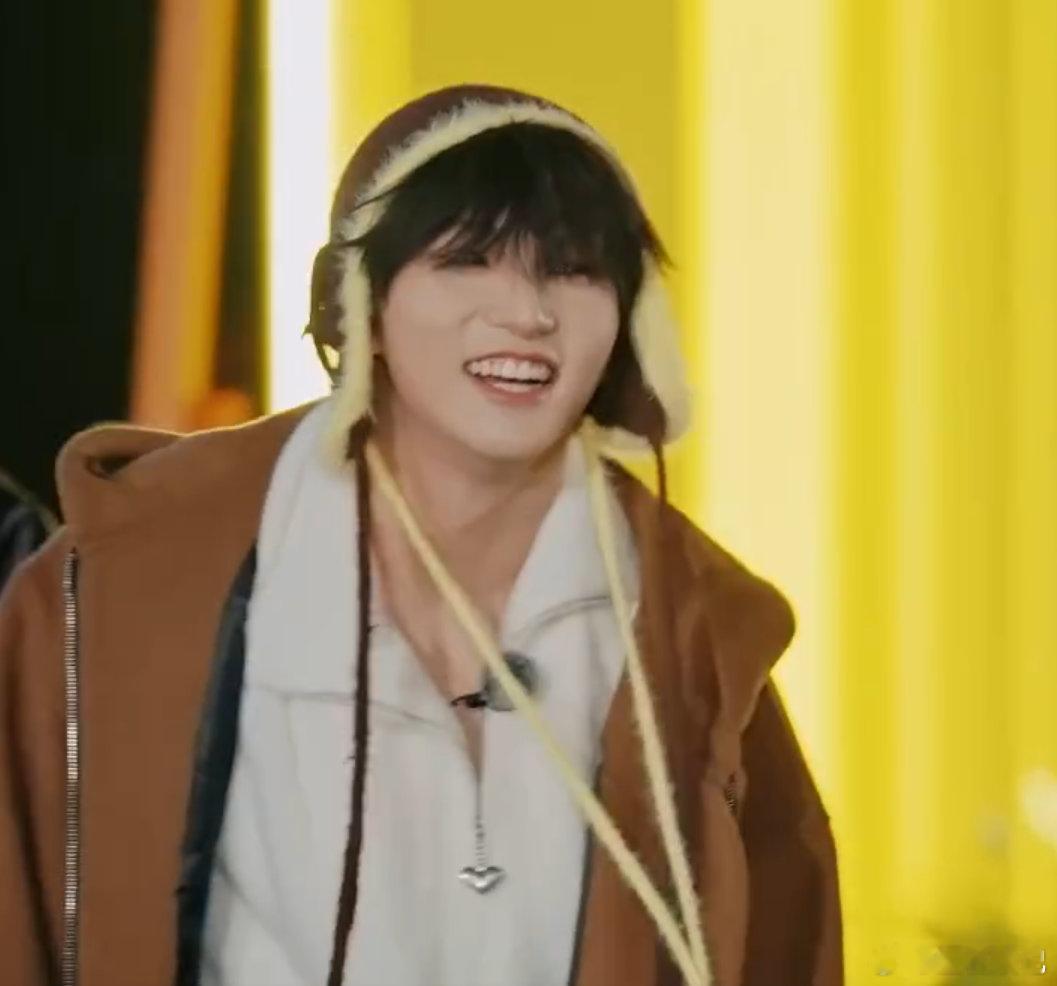 穆祉丞再跳我工作要没了周五晚高疯又勇又可爱，穆祉丞真的把舞台玩明白了 