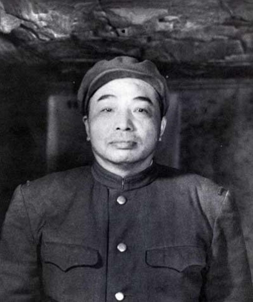 1939年，国军军长请彭德怀吃饭，吃饭时，军长夫人却突然凑了过来，对彭德怀说：“