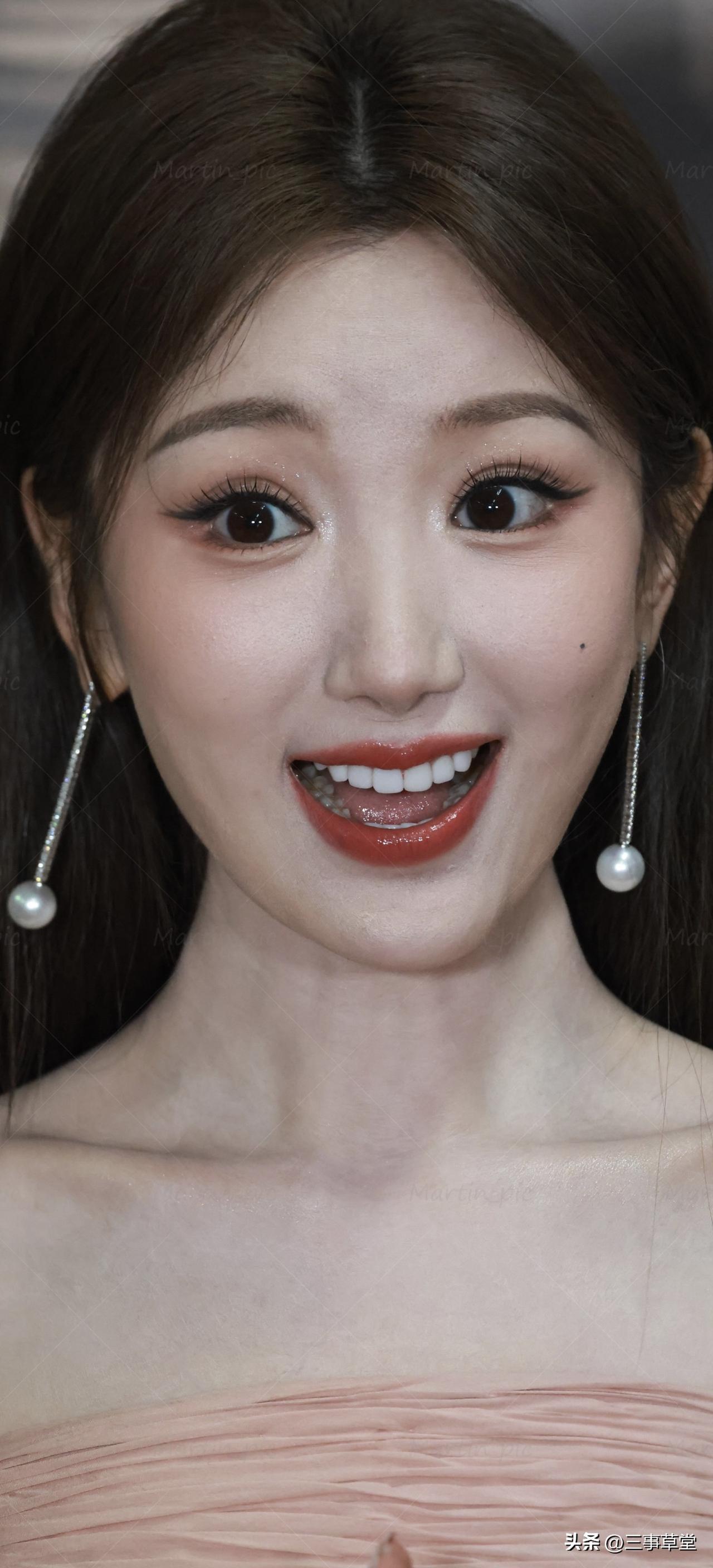 毛晓彤电视剧品质盛典生图
好俏皮可爱的小表情！！娱乐圈身材好的女明星有哪些?