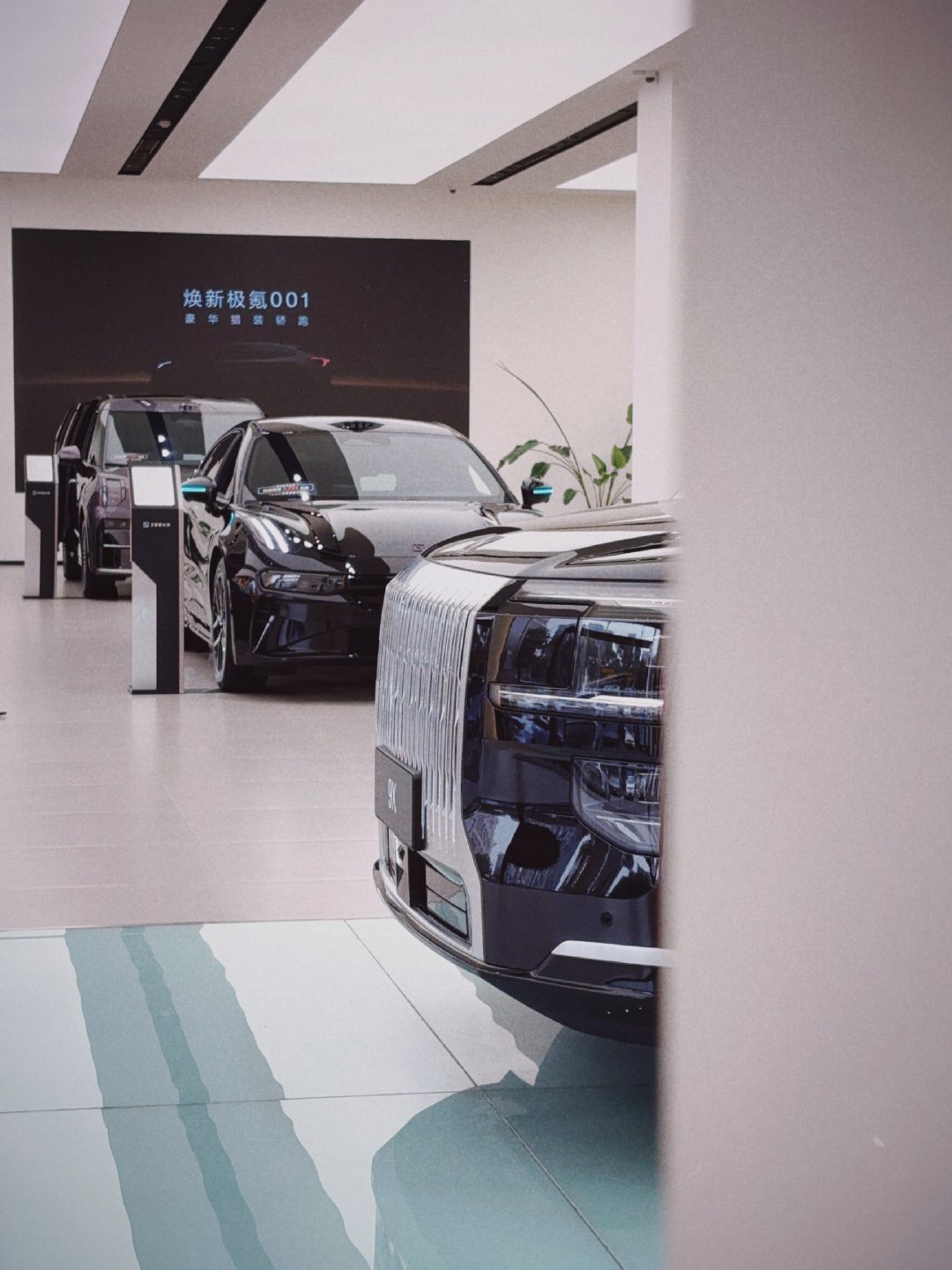 我来极氪家开走一台我心中审美最符合的车，不是图里的这几辆，从宁波到杭州到上海走一