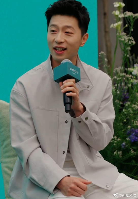 马龙氧气感自然大片 把时间交给时间，让努力结出果实，马龙用行动诠释着这份美好。这