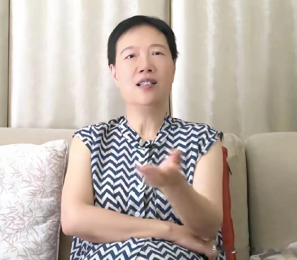 叶檀的身体状况看起来真不错，应该是已经从最困难的时期扛过去了。
曾经乳腺癌已经到
