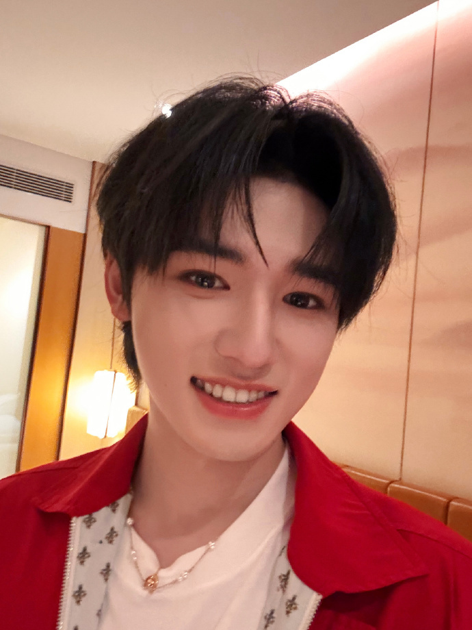 AEAEAEEOO～宋亚轩㊗️大家事事都如愿，新年快乐！ 