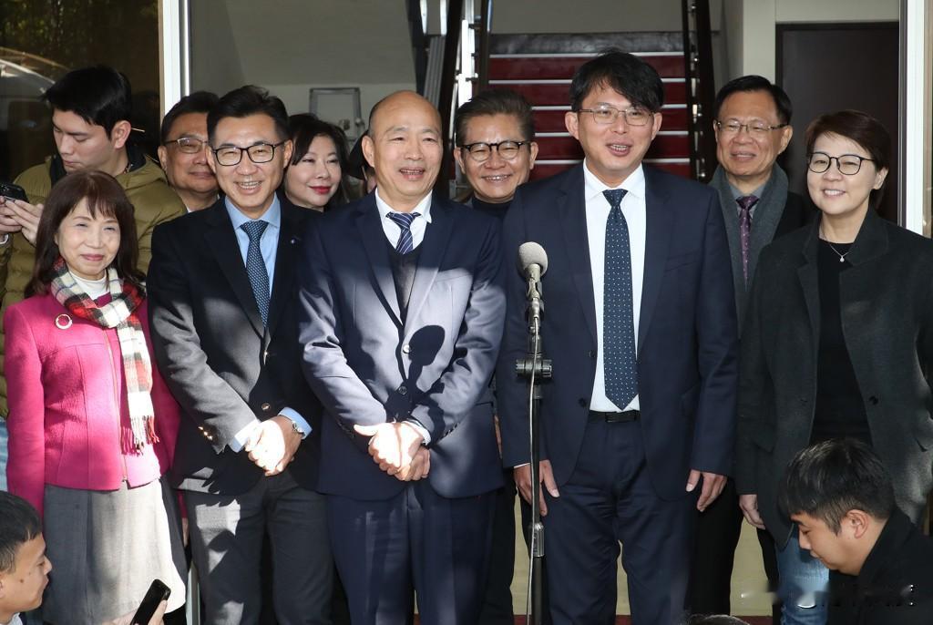 国民党召委为什么礼让战狼黄珊珊，而不是黄国昌？一个关键两个非关键！
据最新消息，