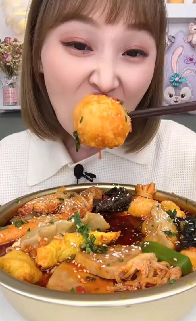 美食佳肴美，美人笑语欢。#美食的魅力何在# #美食佳肴大赏# #美食献给美图# 