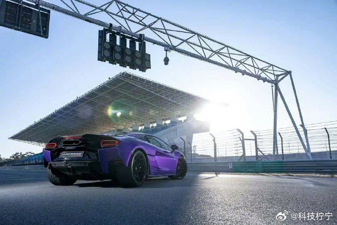 兰博基尼Temerario震撼亮相，线条流畅，气场强大。每一张图都如同壁纸般惊艳