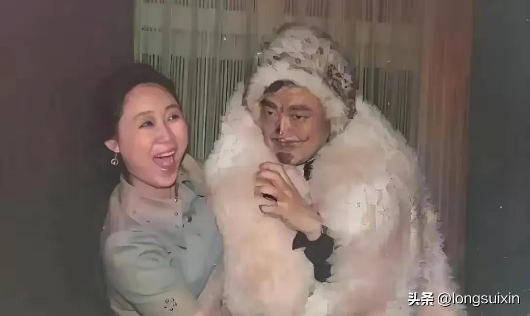 一个装疯  一个卖傻

一个做戏码


一个装感动


所有细节在最后突然做齑粉