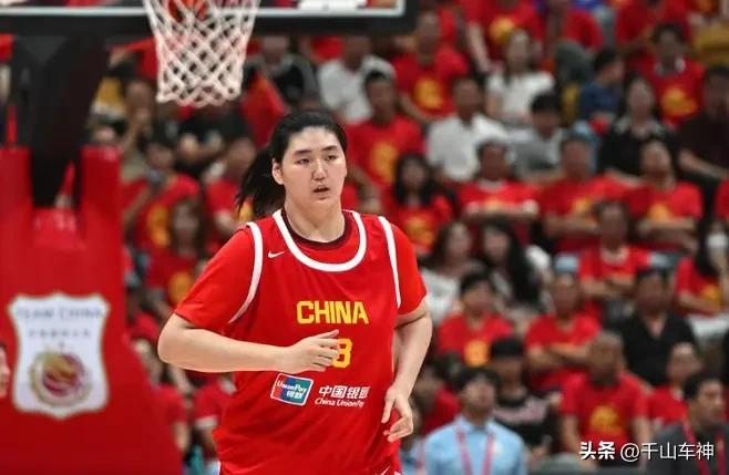 她才19岁，进队一年多，开始充当中国女篮的的 “顶梁柱”！
8月7日晚，中国女篮