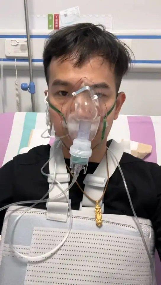 为虎作伥？展销会上的商家拿猪肉冒充牛肉卖，被男子举报，结果男子在执法人员在场的情