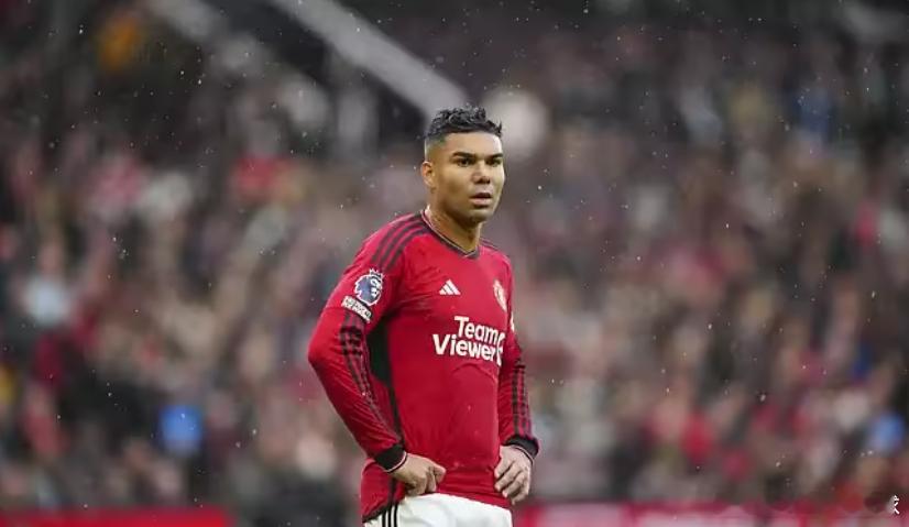 转会专家斯基拉消息，美职联迈阿密国际已经与卡塞米罗开启了合同谈判，为他送出了两年