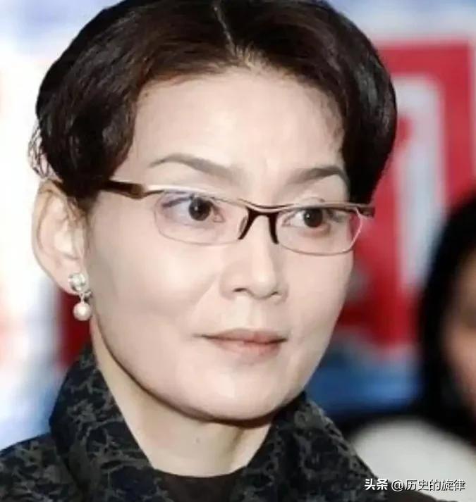 凌晨四点的上海，72岁影后潘虹，守着92岁母亲熬尽长夜
 
上海凌晨四点钟，整座