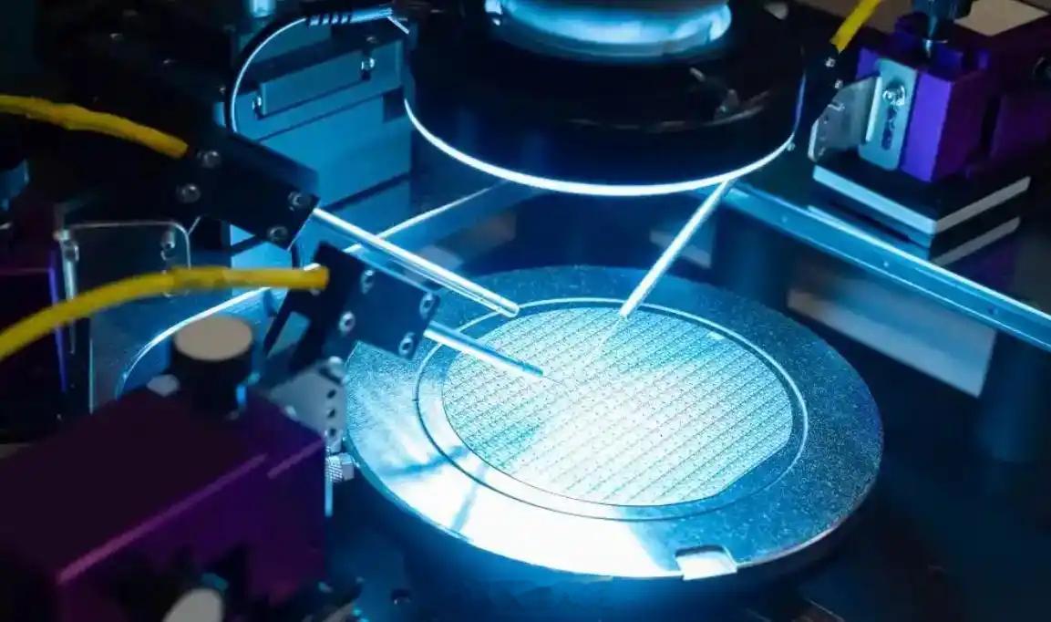 咱们对日本军事用户，进行军民两用物资和技术禁运，难道不怕它们报复吗？还就真不怕。