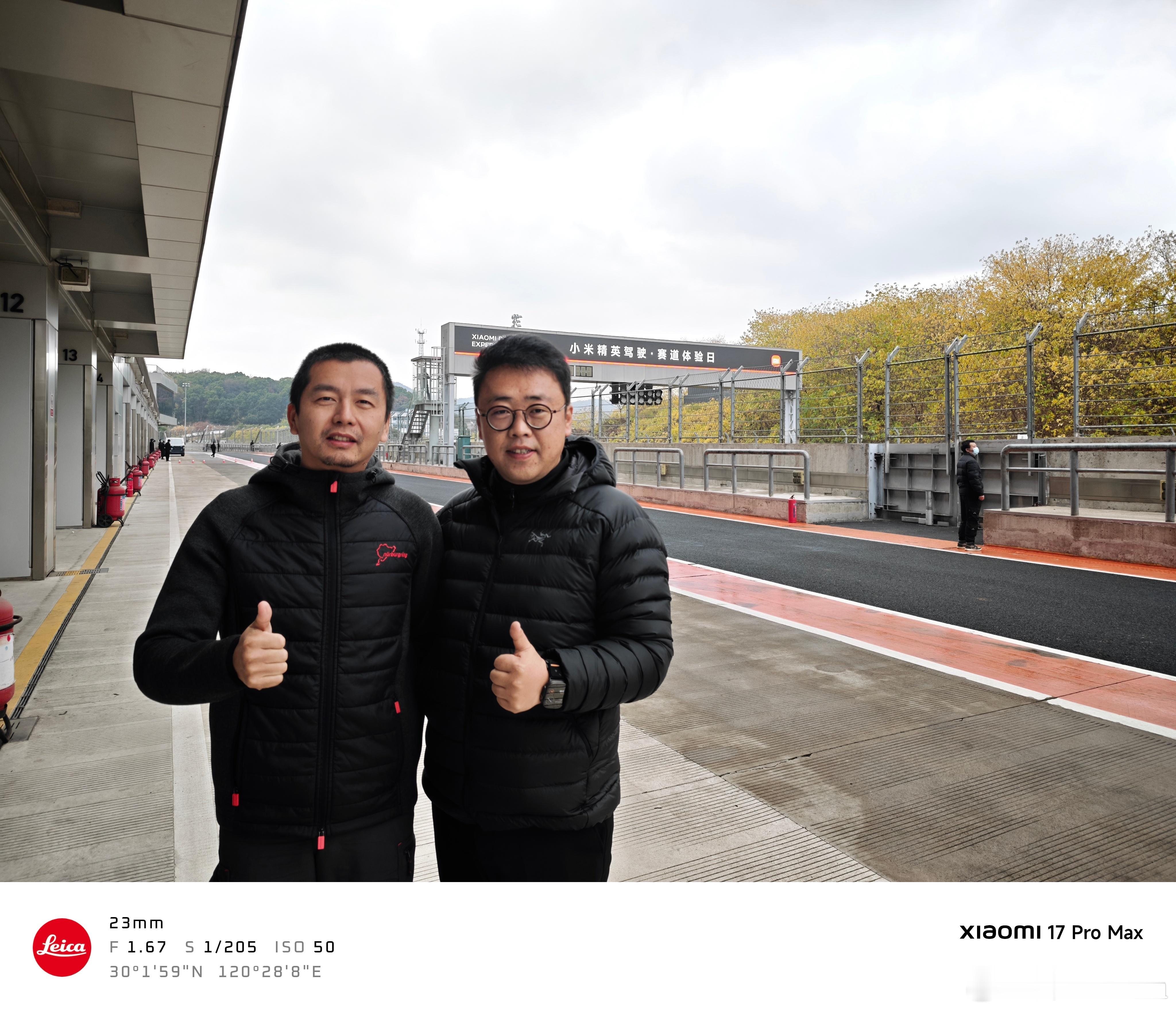 小米su7ultra小米汽车又跟灿哥在赛道会晤了。 绍兴·浙江国际赛车场凯世精品