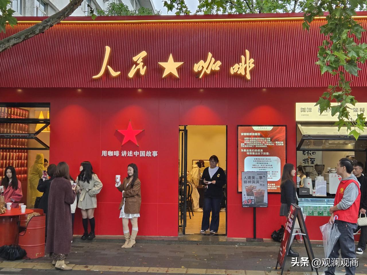 现在大家去哪都要拍干净的风景、好看的食物，发出去安安静静的。
我觉得不是炫耀，是