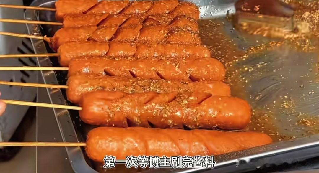 当妈的教孩子白嫖烤肠，两次耍无赖全翻车，路边摆摊卖烤肠的老板遇上极品母子，属实给