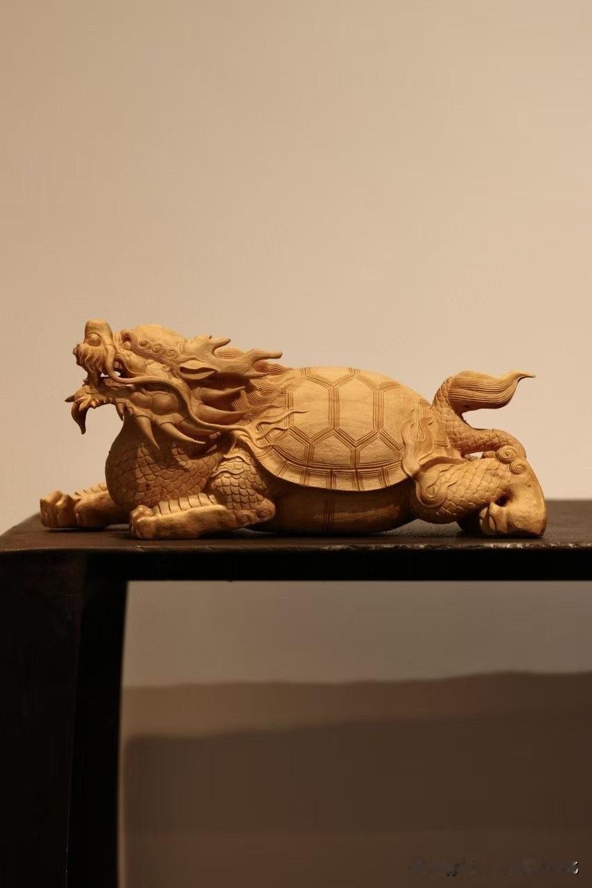 有些瑞兽，一眼看去便觉沉稳。
不是张扬的威势，而是一种能镇得住气场的安定感。
