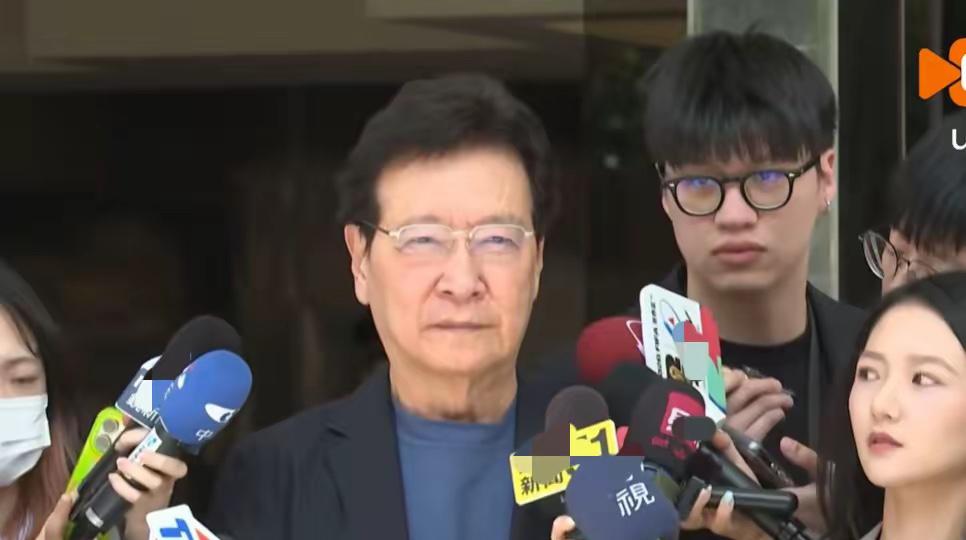 特朗普这次来北京，彻底变了个人。

以前他说话满嘴跑火车，动不动就脱稿自由发挥。