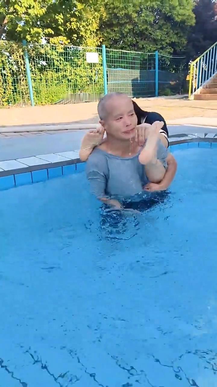 哎呦我的妈，哈哈。