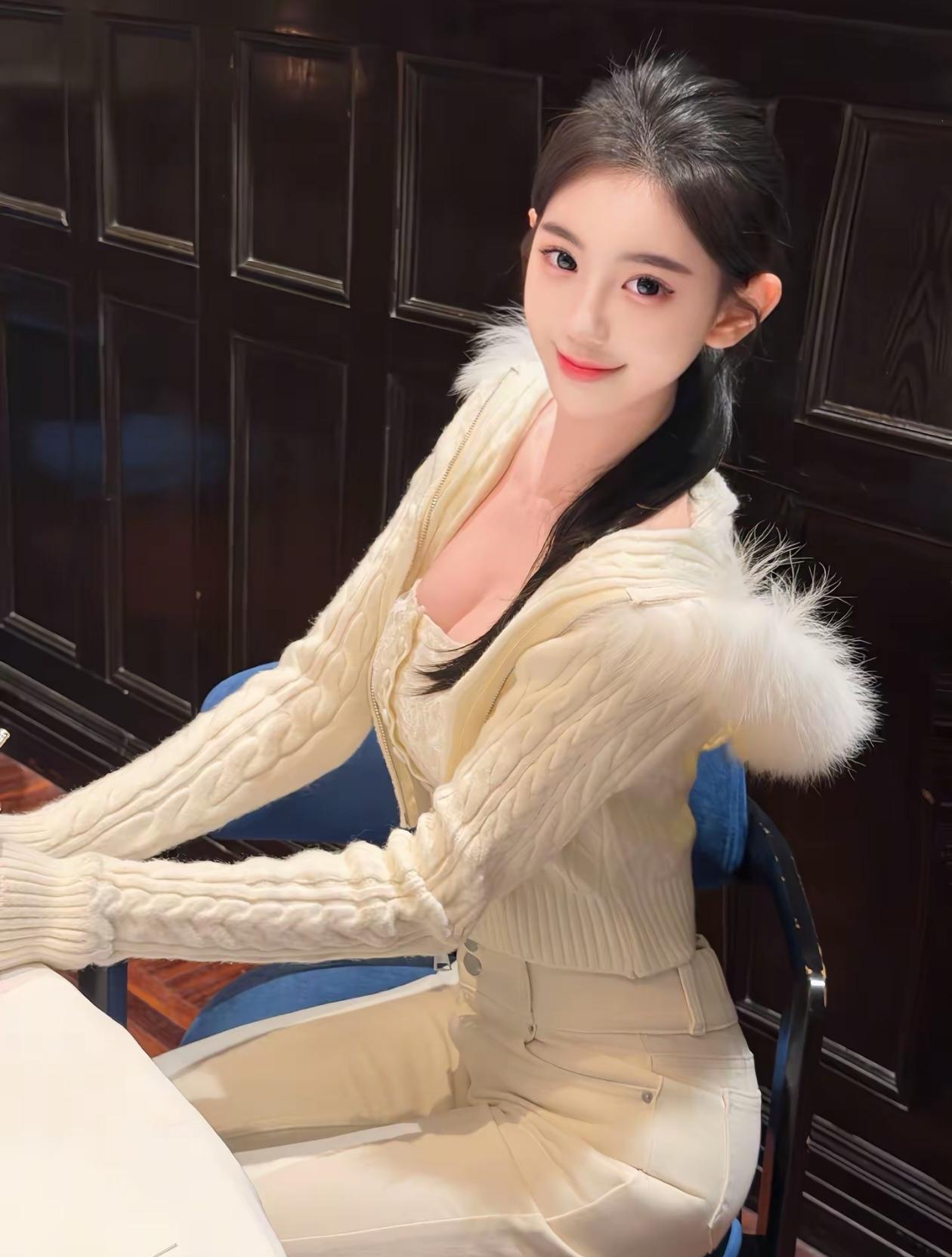 毛茸茸的外套，哇哇哇哇，甜到心里了。