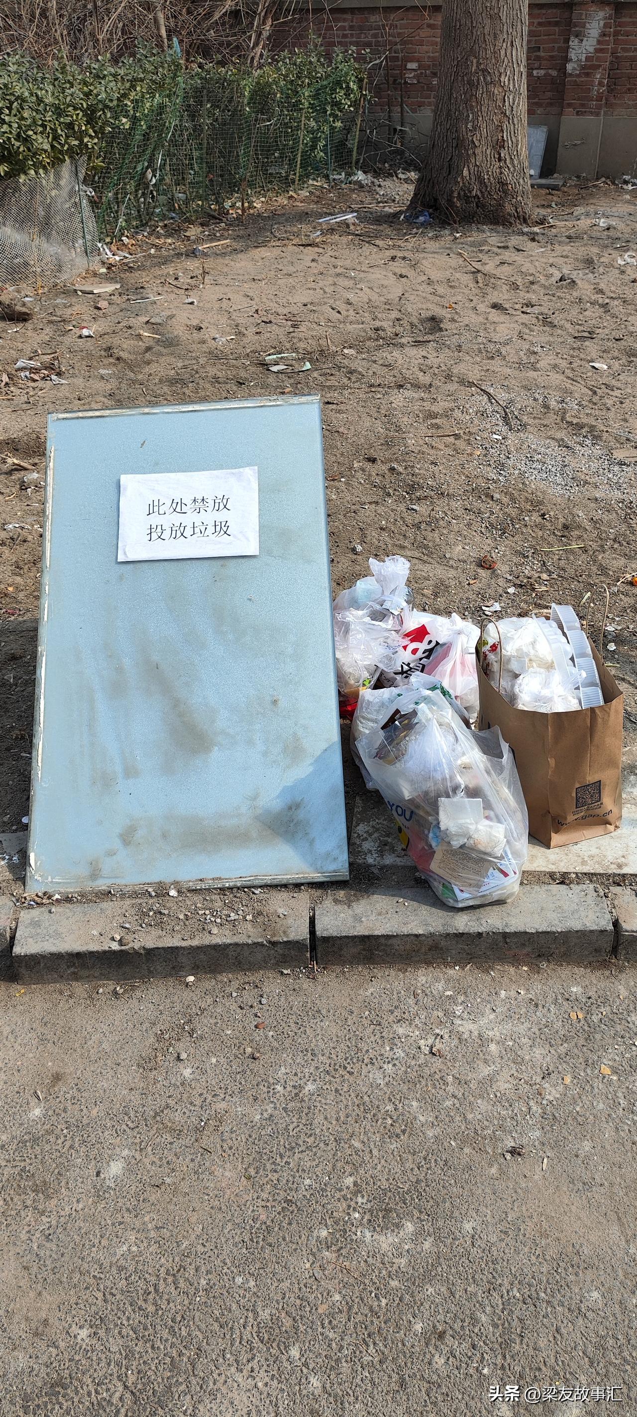 你们觉得是人之初性本善，还是人之初性本恶呢？
看这张图，就能够得出一个结论来了。