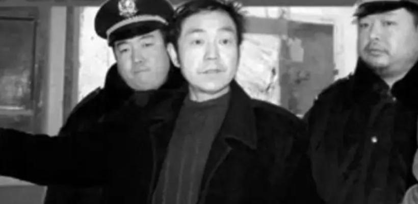 “打！给我狠狠的打！”1998年11月14日下午，在西安某条偏僻的小巷里，一群染