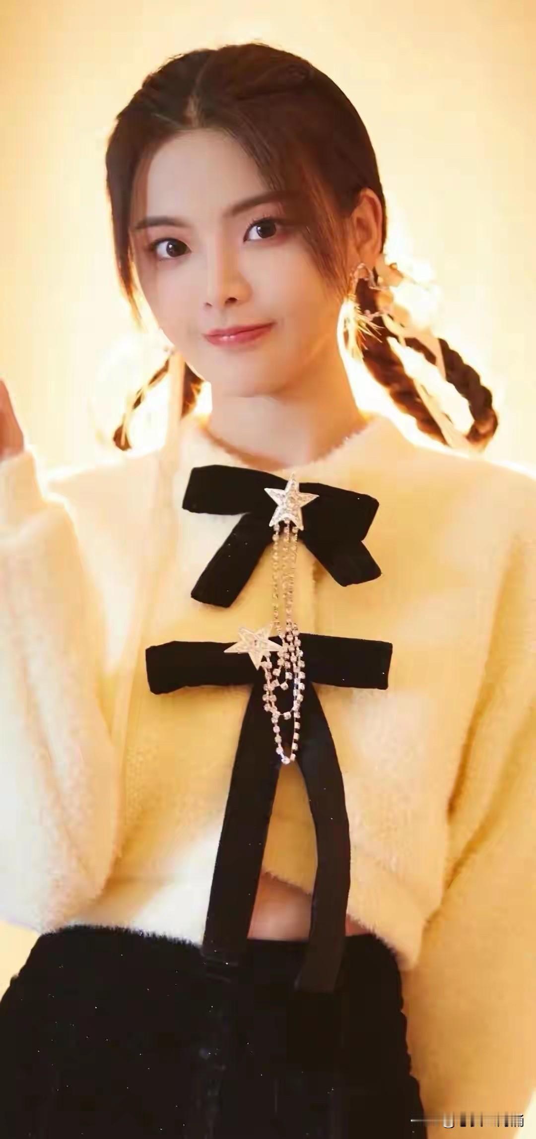 壁纸
青春美丽，甜美可爱杨超越
