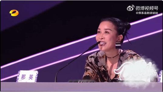 被誉为 “行走的 OST” 的陈佩贤，每首歌都能唱出独特的画面感，华晨宇都夸她声