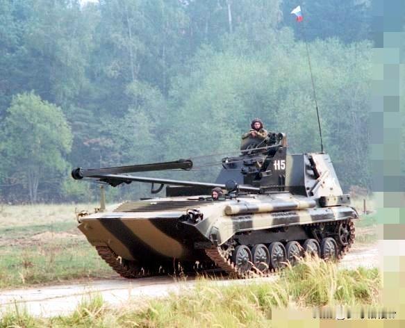 一般来说，军队手中用于疏散和维修工作的工程车是不具备作战能力的。

但是苏联时期