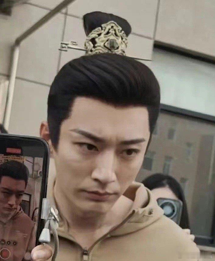 唐嫣和老叔，真的可以合作一把，唐嫣在出一部和繁花一样火爆的剧 ​​​