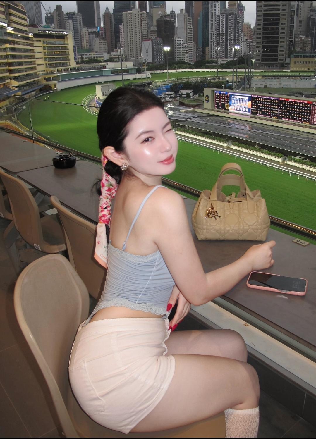 穿出你的时尚你的感觉 身材你品你细细的品 每个人心中都住着一只妖 让人...