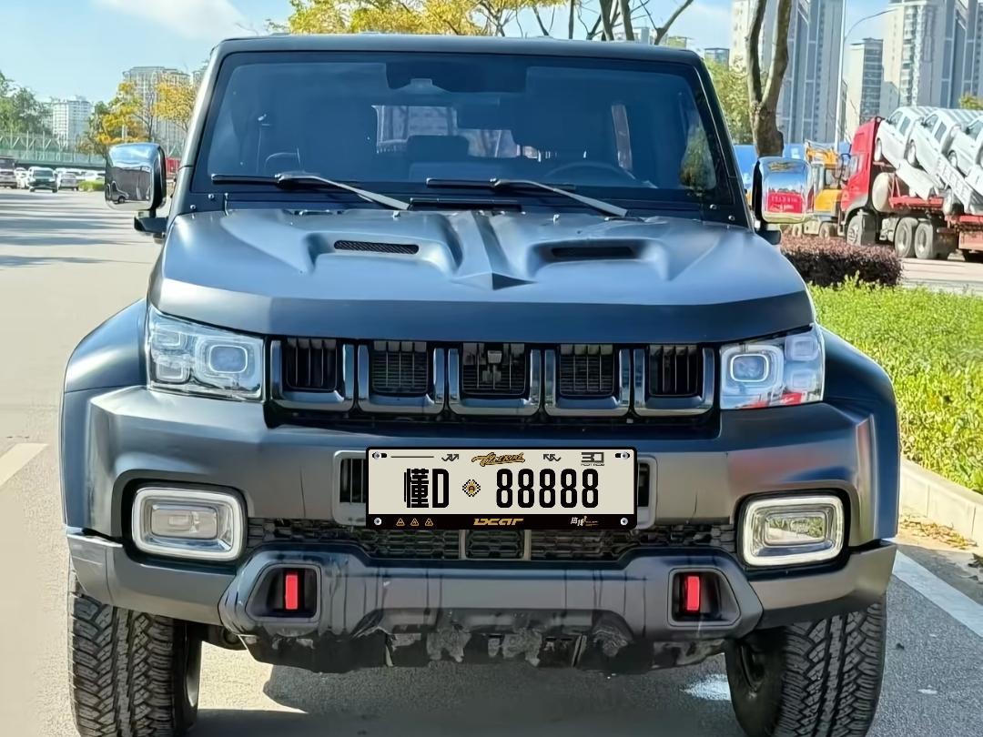 想要一台性价比高的国产硬派越野车，二手北京BJ40绝对是户外爱好者的首选。市面上