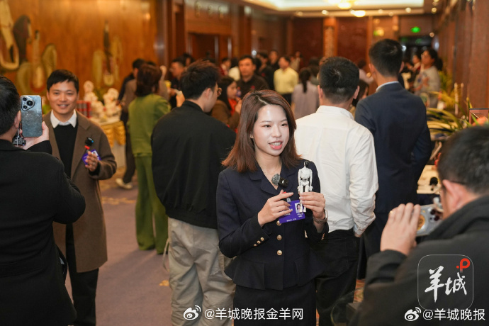 #开放日现场广货圈粉#【“广货”圈粉！直击广东代表团开放日现场】3月6日下午，十