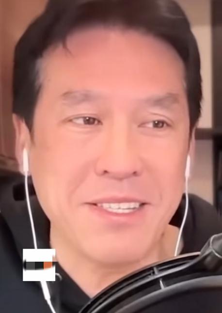 黄暐瀚最近在直播中说，完全可以把他当成是“绿营”的名嘴或者侧翼，这都没有任何问题