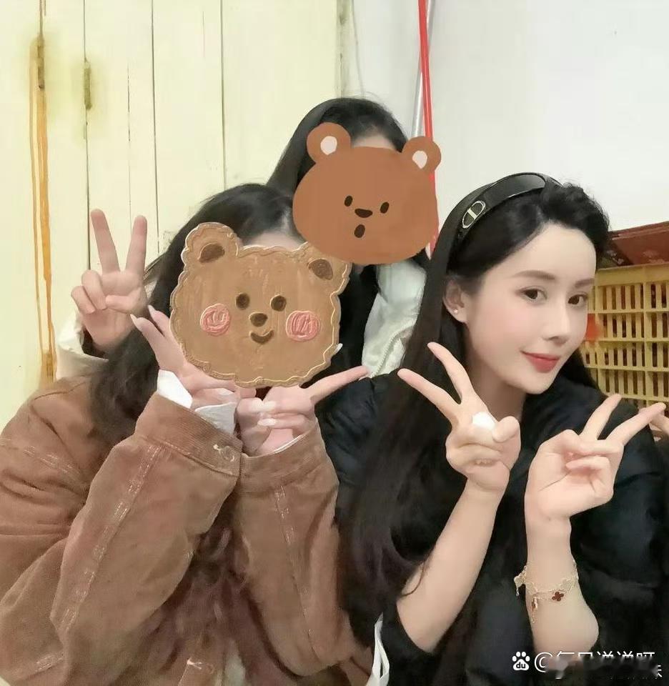 韦雪带小男友回广西老家过年，这姐状态是真好，果然还得找嫩的男孩子 ！ 