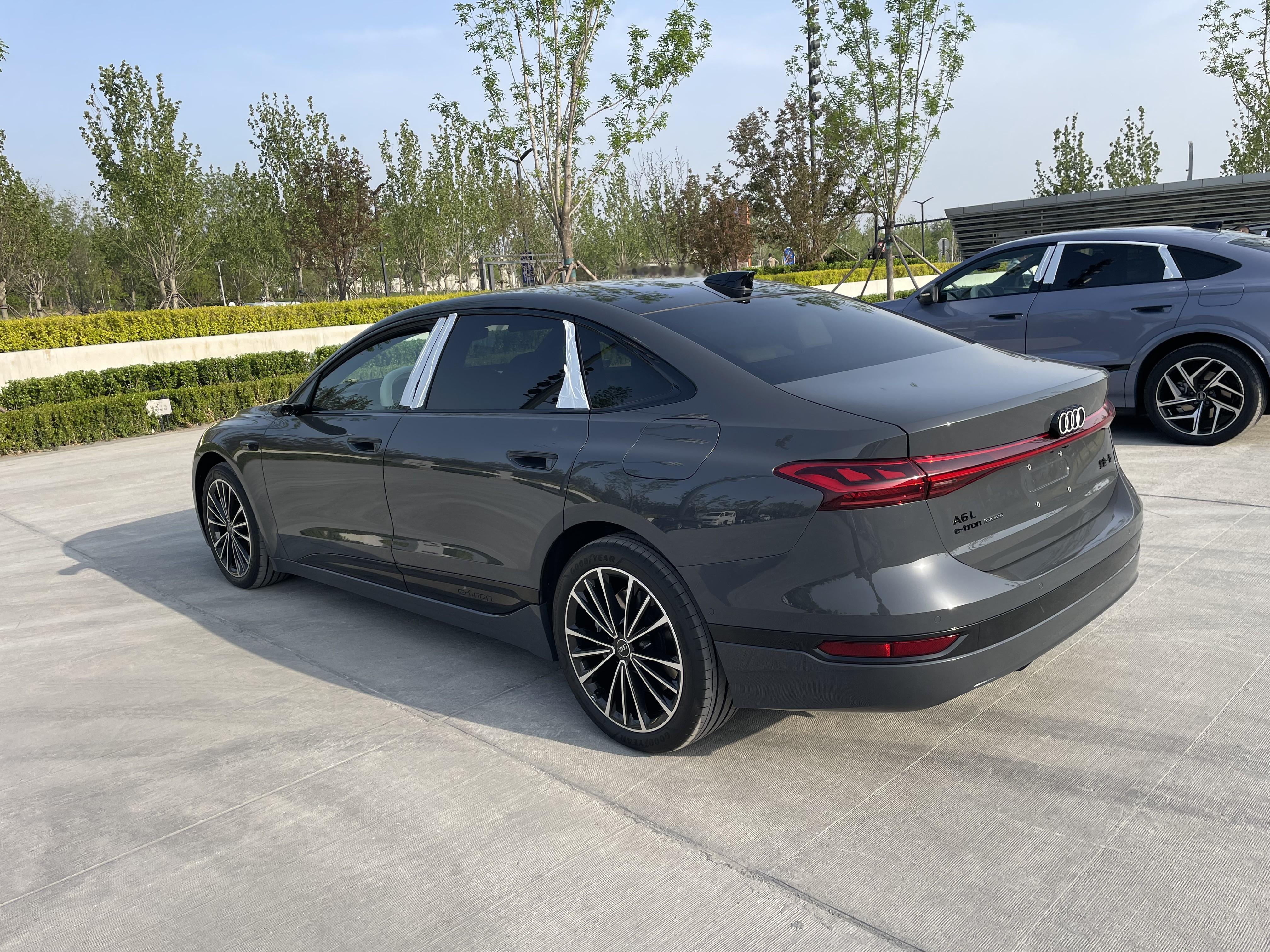 2026北京车展探馆直播进行中！新车热门车抢先看！现在看——奥迪A6L e-tr