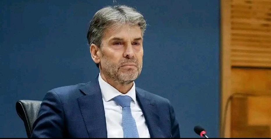 荷兰把“王炸”打成“白送”！48小时不到，德国车企先跪了

10月26日，荷兰安