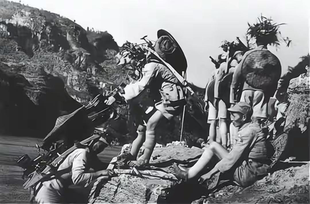 [太阳]1938年，陕军伏击了日军一辆卡车，当众人爬上车厢后，顿时傻眼了，一个战