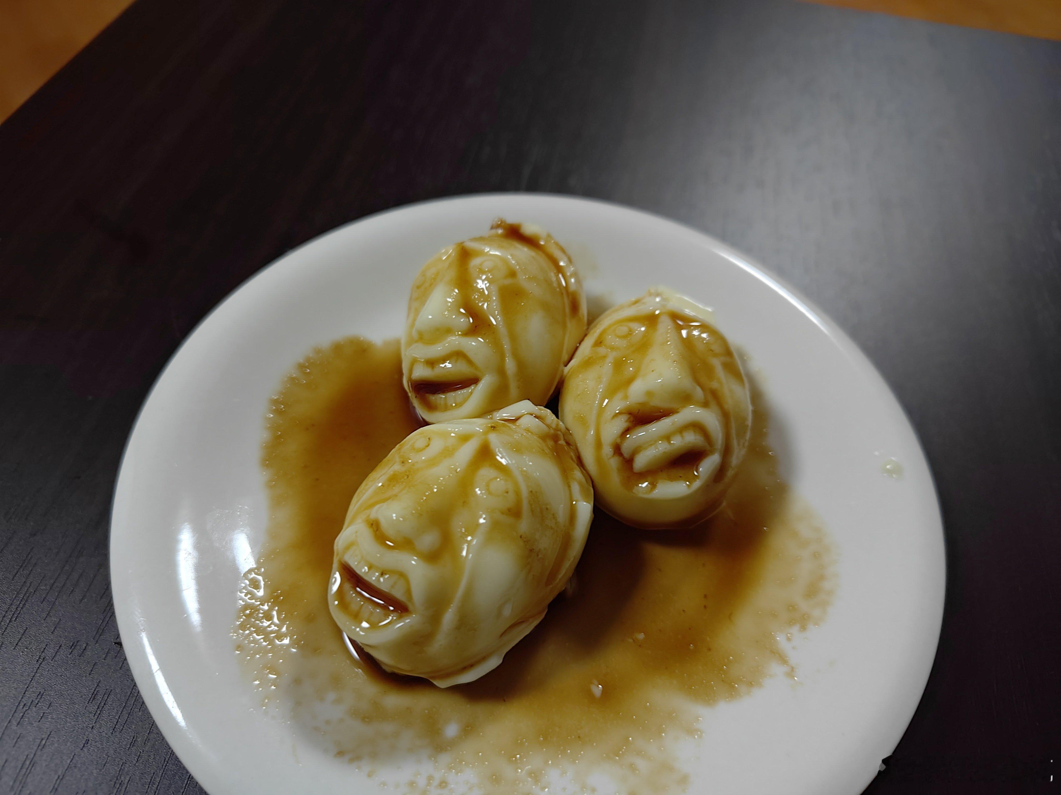 本来只想简简单单做个焦糖布丁🍮结果家里只剩下巨人脸模具… ​​​