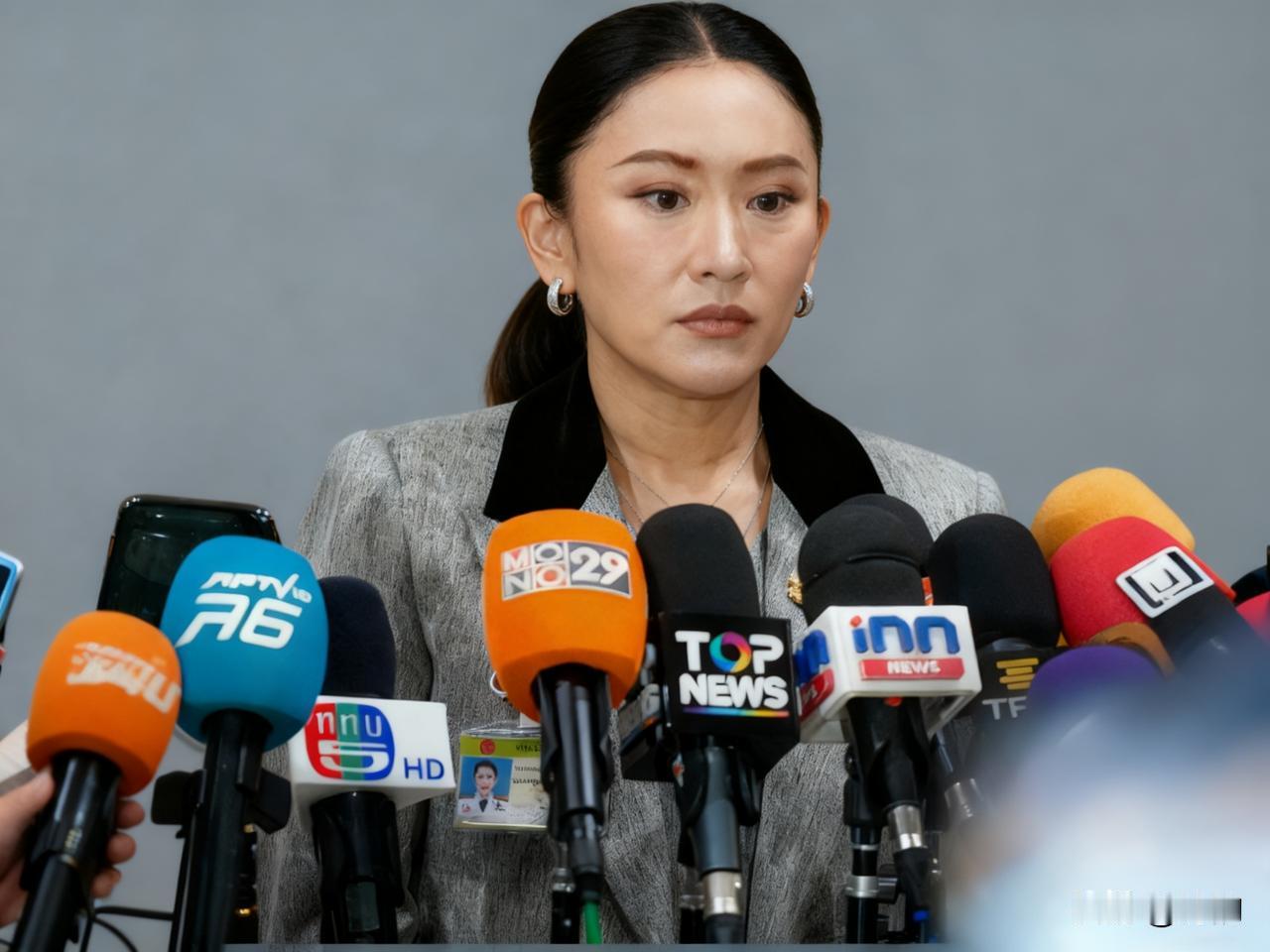就在刚刚！
佩通坦突然辞职！
10月22日，泰国前总理佩通坦在社交媒体上撂下了一