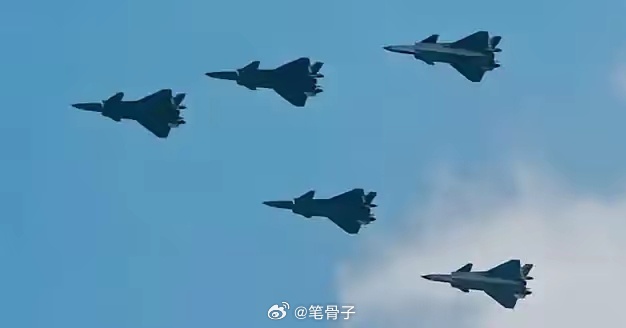 美日韩三国集体沉默！！！最近有消息说，咱们的歼-20隐形战斗机第一次飞过了对马海