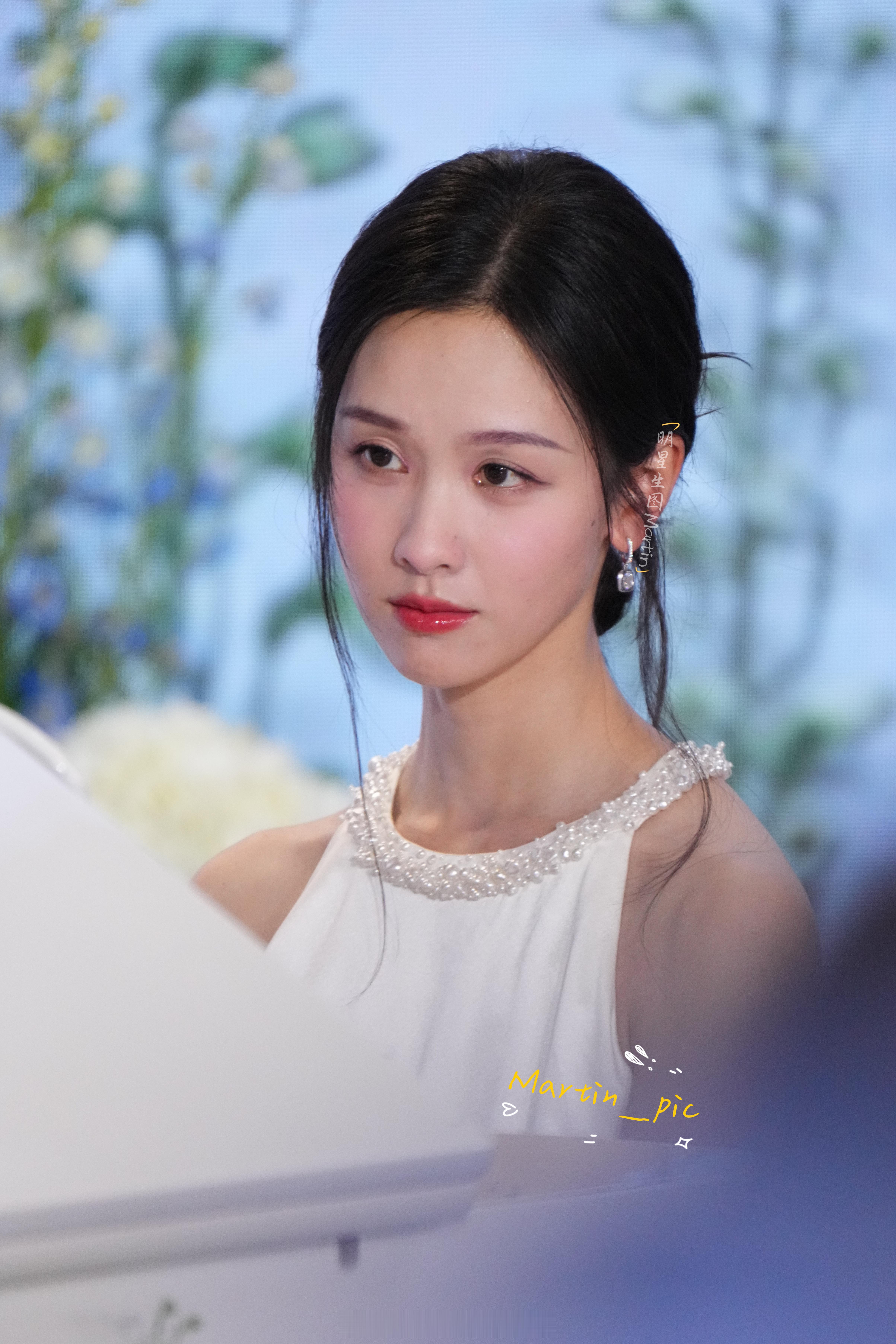 陈都灵[超话]  陈都灵文潇封神镜头又多一个 [心] 陈都灵丝塔芙面霜代言人  