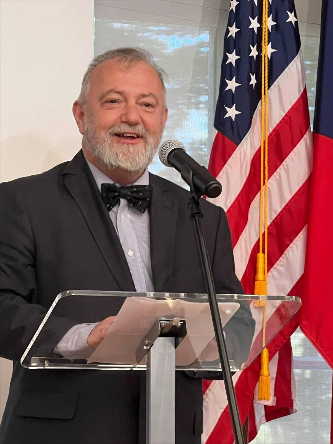 急了，捷克喊话中国

当地时间1月15日，捷克新任总理巴比什的国家安全顾问克莫尼