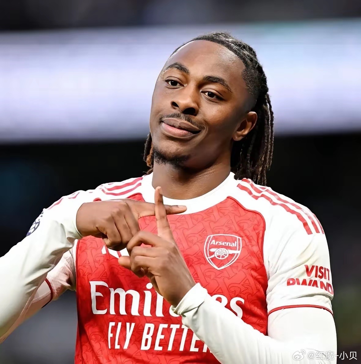 27岁的埃泽本赛季加盟阿森纳后，在联赛、足总杯、联赛杯和欧冠四项赛事均有进球，是