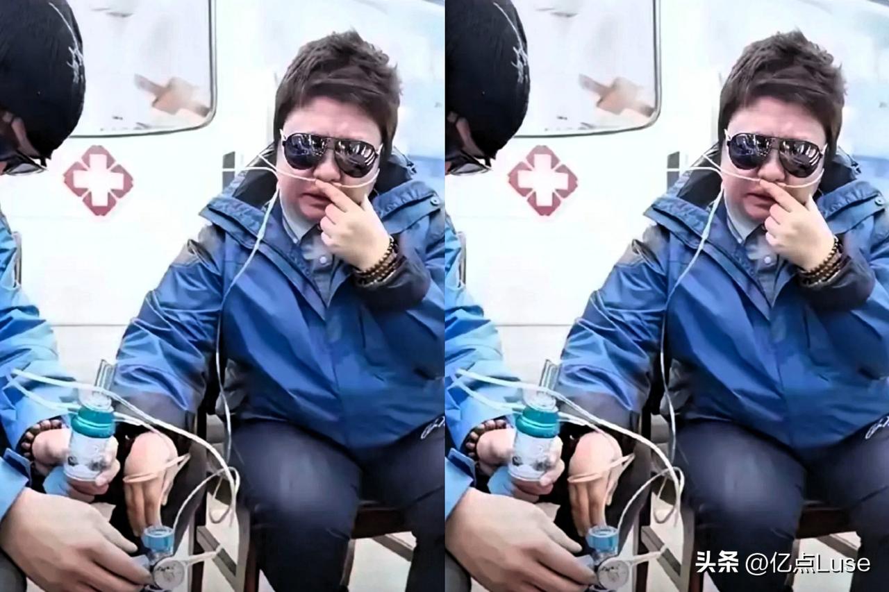 每次做慈善，不是吸氧就是喊腰疼，要不就虚弱地说吃饭十分钟都是恩赐。可一到饭局，不