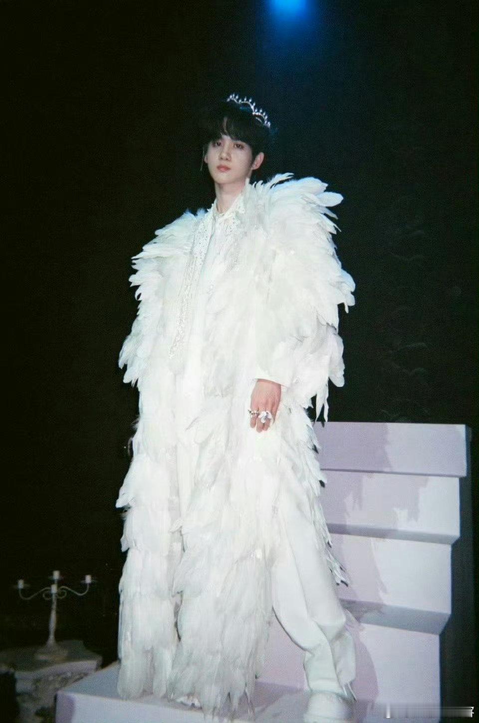 徐子未官宣加盟声生不息华流季声生不息 徐子未官宣声生不息华流季飞行，舞台comi