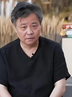 余华说：
“人生这道题，怎么选都有遗憾。

真正的强者，
是夜深人静的时候，把心